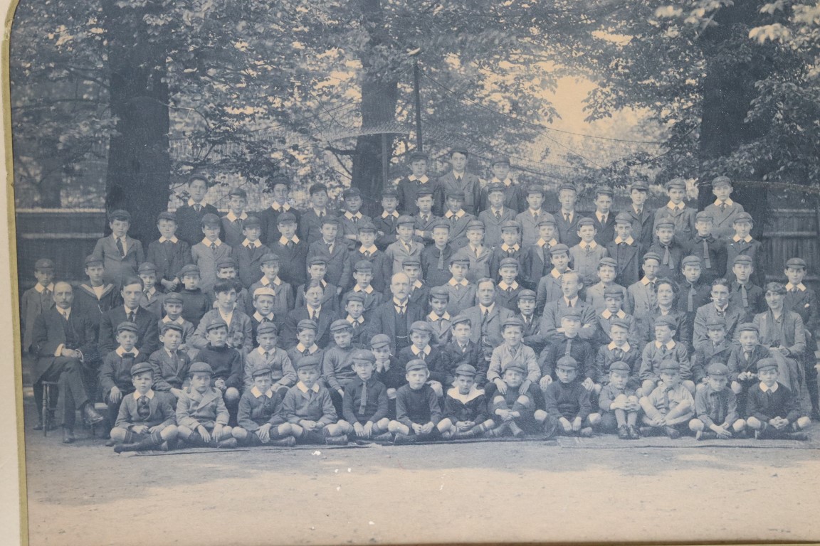 1915 school photograph featuring Cecil Beaton and Evelyn Waugh